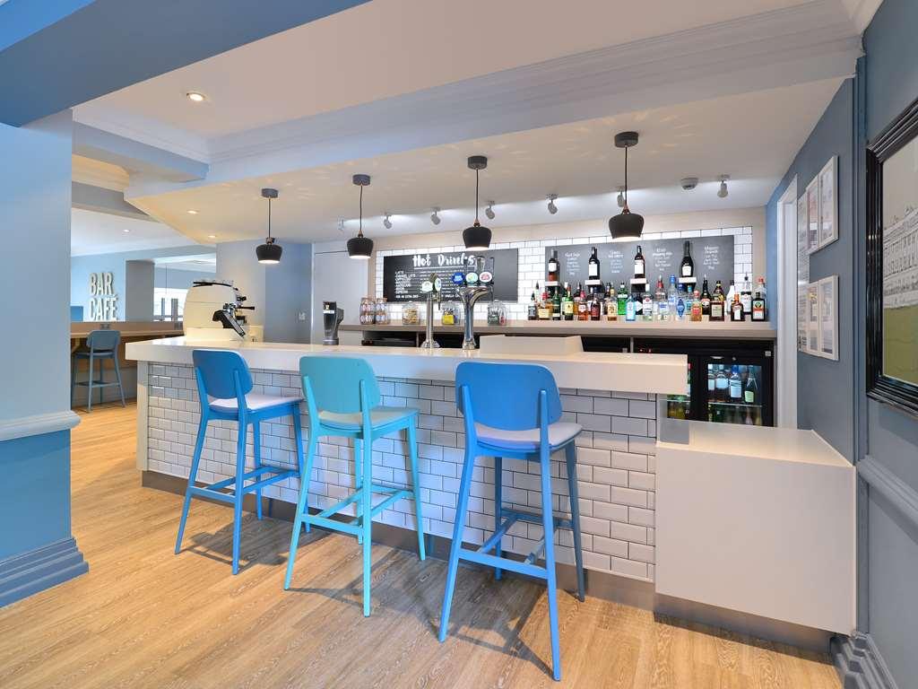 Travelodge Bath Waterside Restaurant bilde