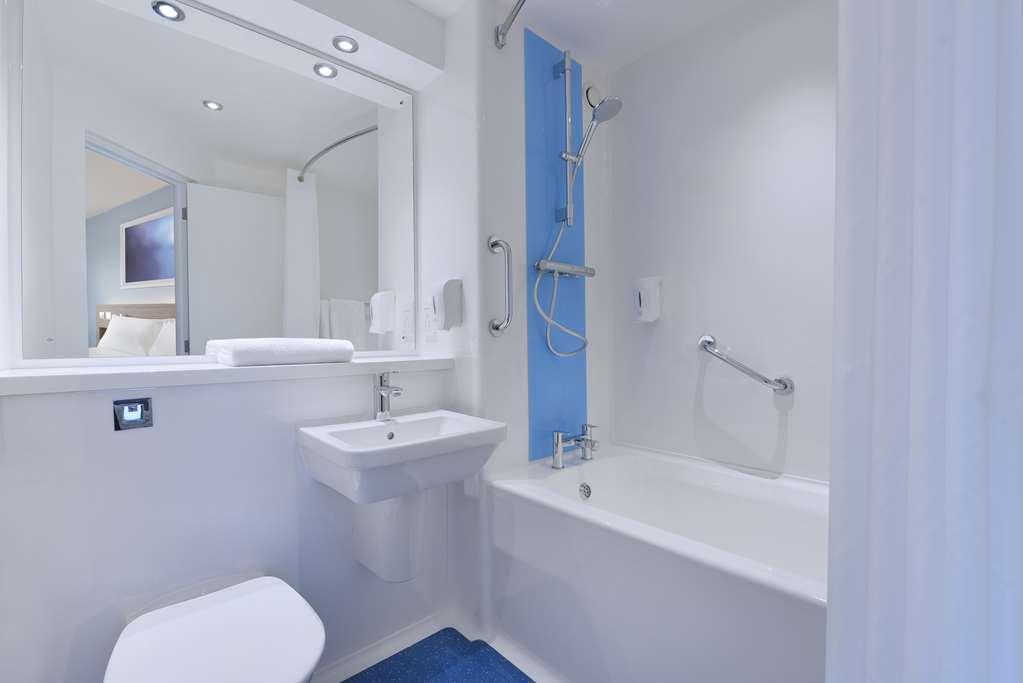 Travelodge Bath Waterside Eksteriør bilde