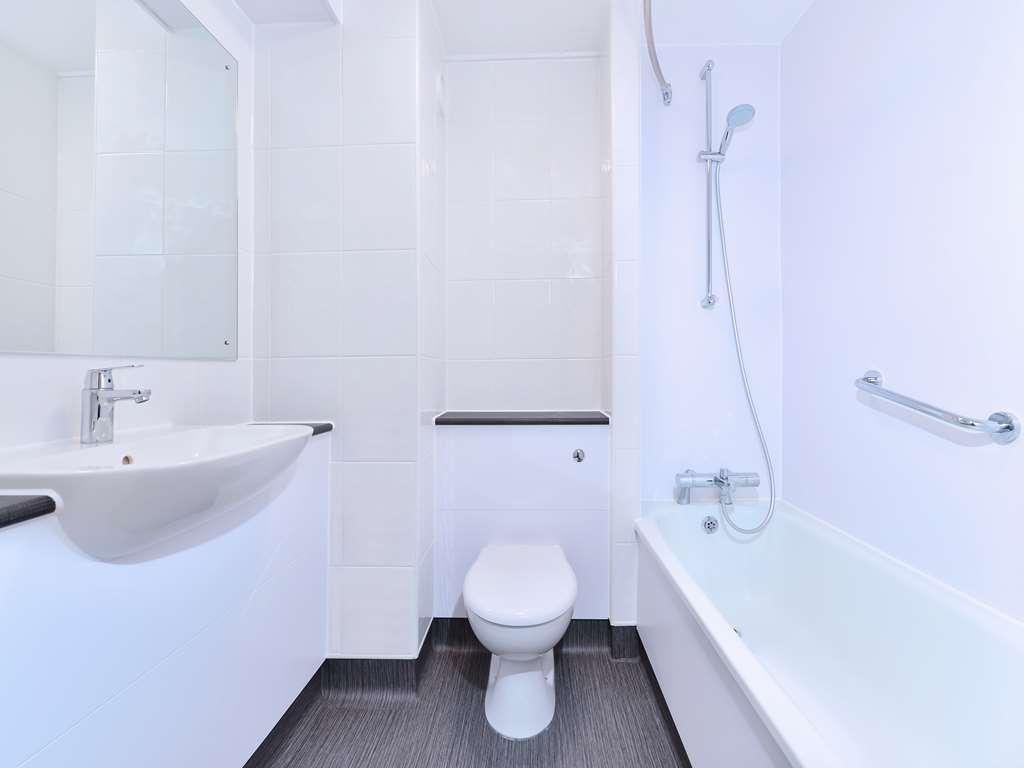 Travelodge Bath Waterside Eksteriør bilde