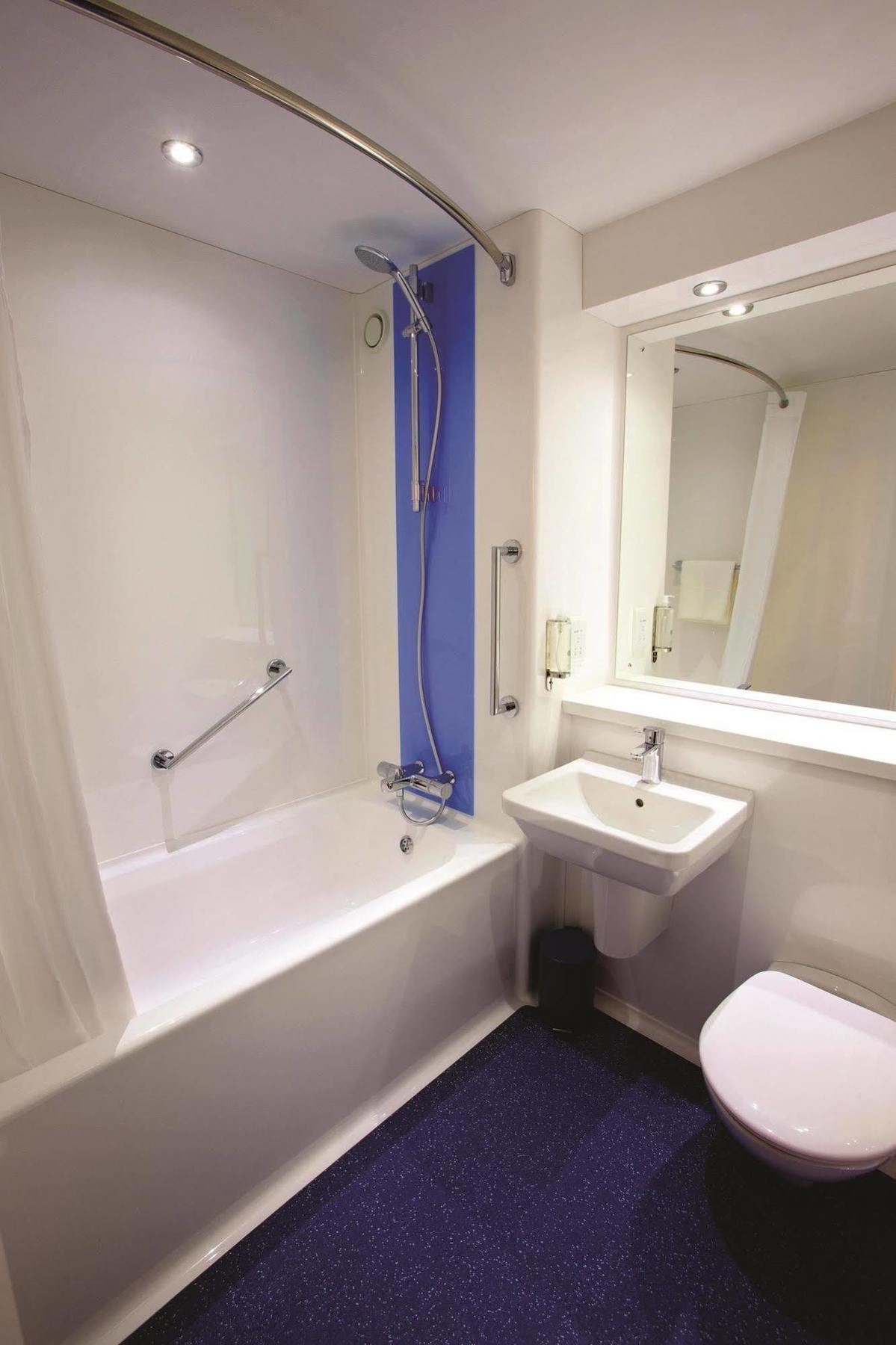 Travelodge Bath Waterside Eksteriør bilde