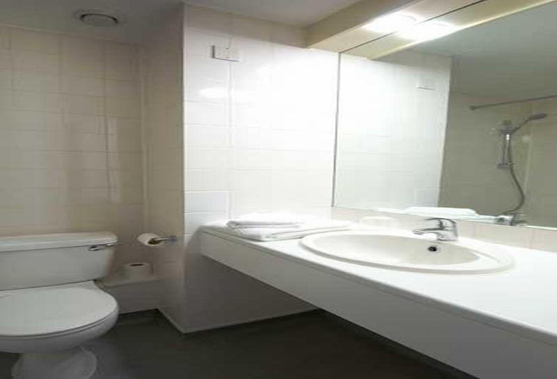 Travelodge Bath Waterside Eksteriør bilde