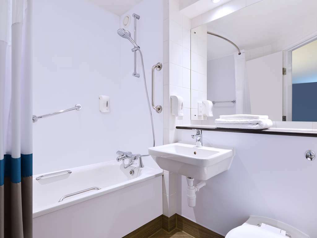Travelodge Bath Waterside Rom bilde